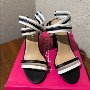 SOLD Women's high heels shoes size 7